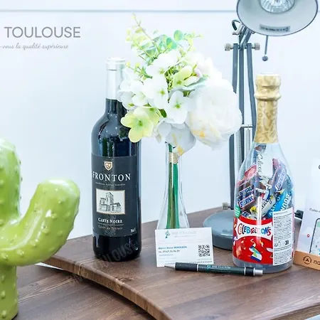 - Refuge Urbain - Clim - Terrasse - Parking - Wifi - Proche Transports *