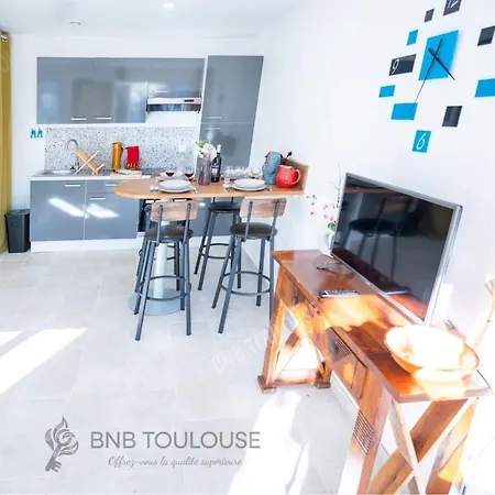 Apartment - Refuge Urbain - Clim - Terrasse - Parking - Wifi - Proche Transports